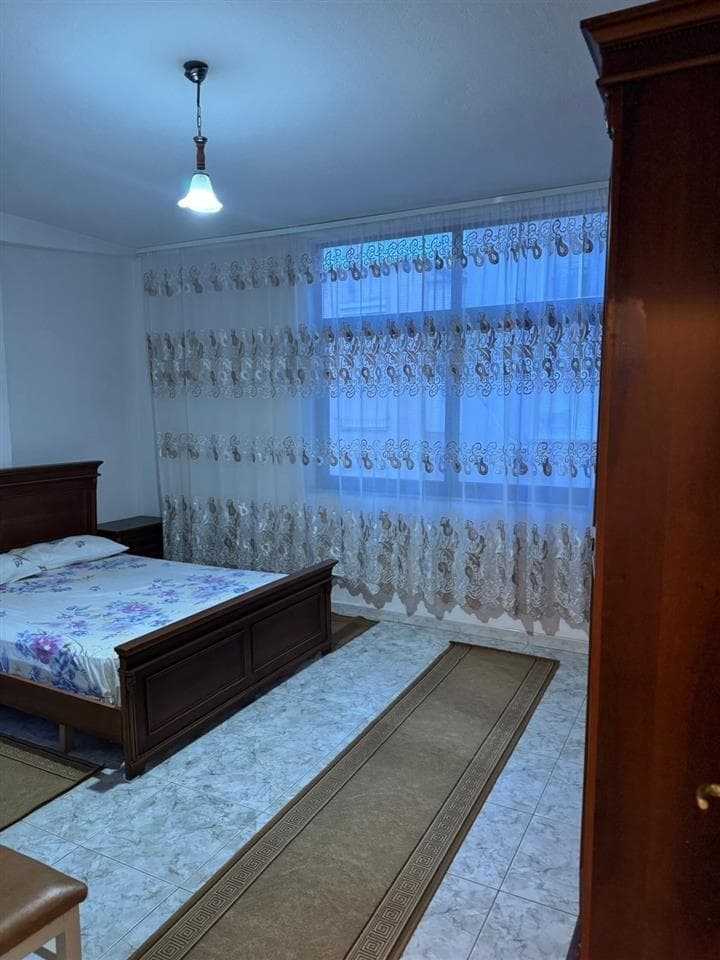 Jepet apartament me qera 2+1 Te Ish Restorant Durresi