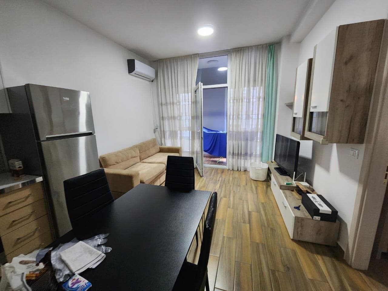 Apartament 1+1 me Qira në Komunën e Parisit, Tiranë – 570€ | 60 m²