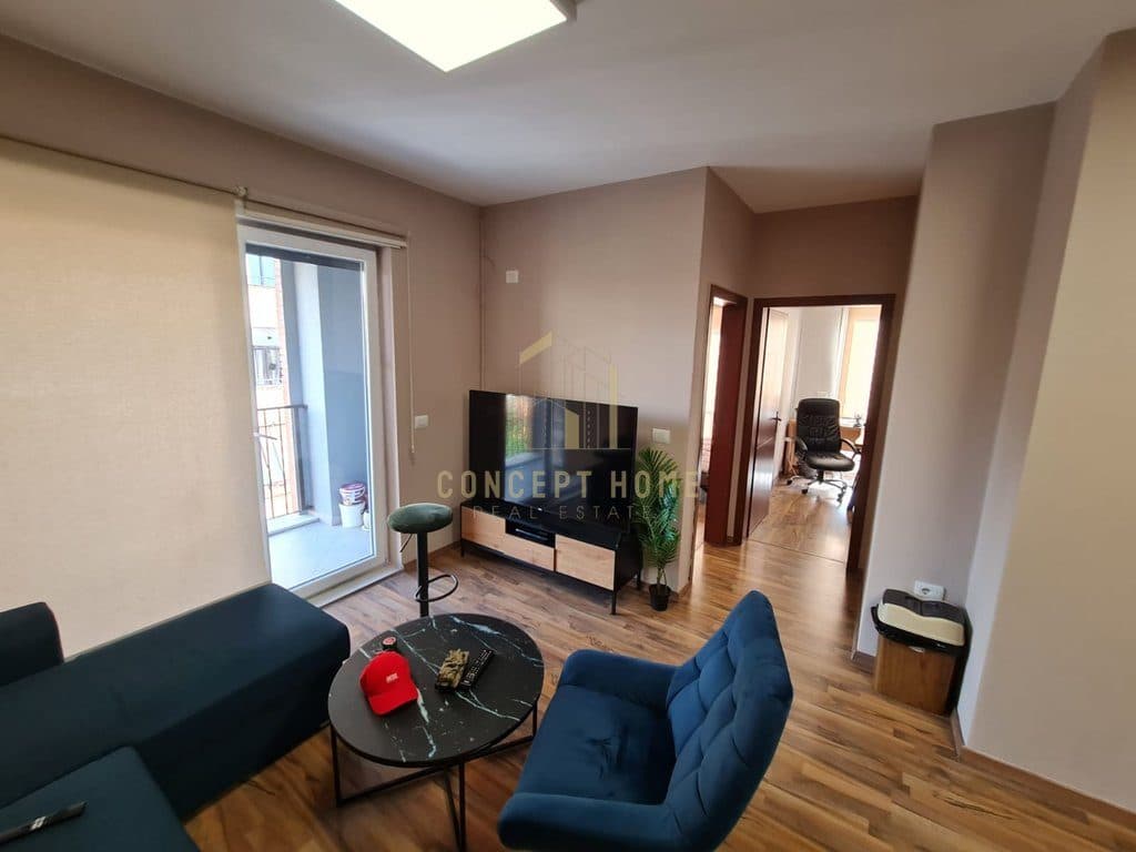 Jepet me qera apartament 4+1 per zyra, tek 21 Dhjetori 4
