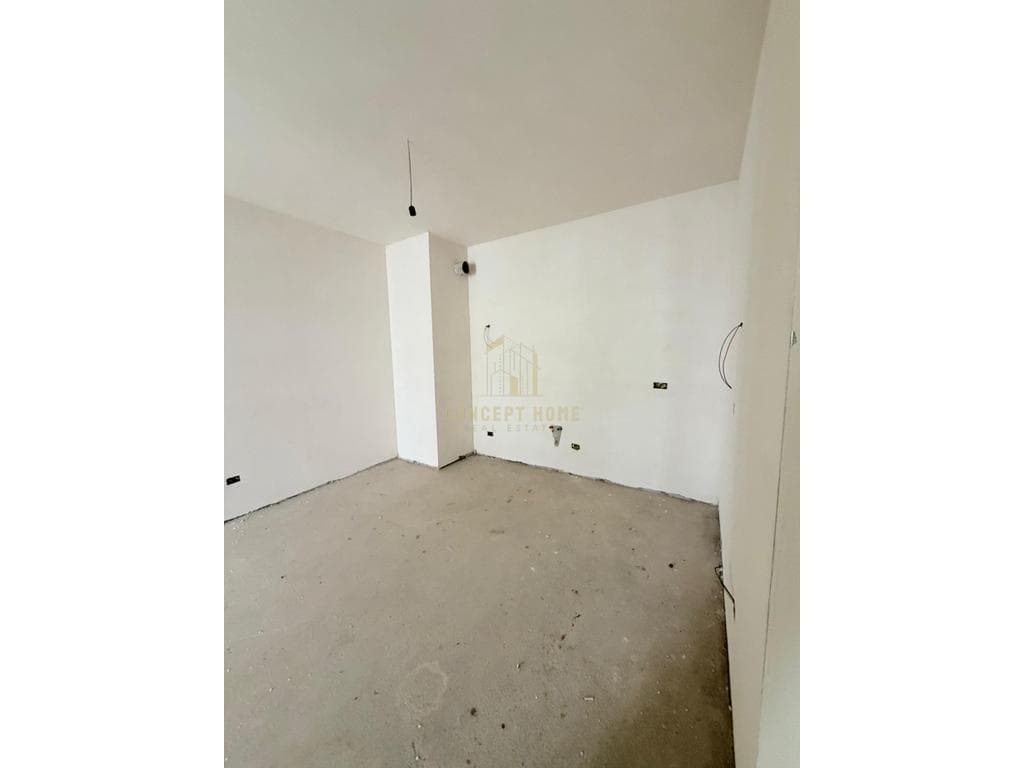 Shitet Apartament 2+1+2+Post Parkingu, tek Bulevardi i Ri