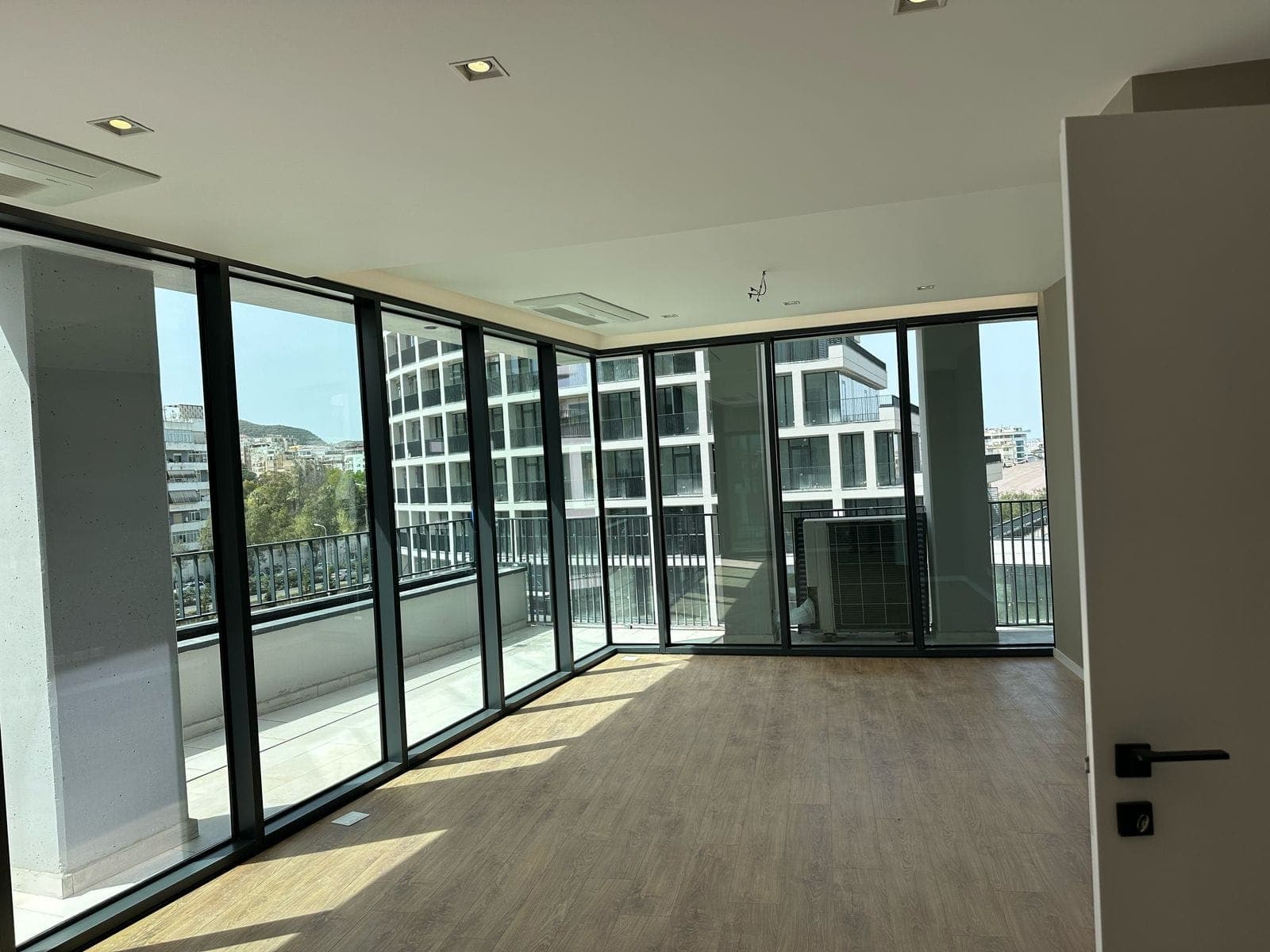 Apartament 2+2 Me Qira në Liqeni Artificial, Tiranë - 1300€ | 125 m²