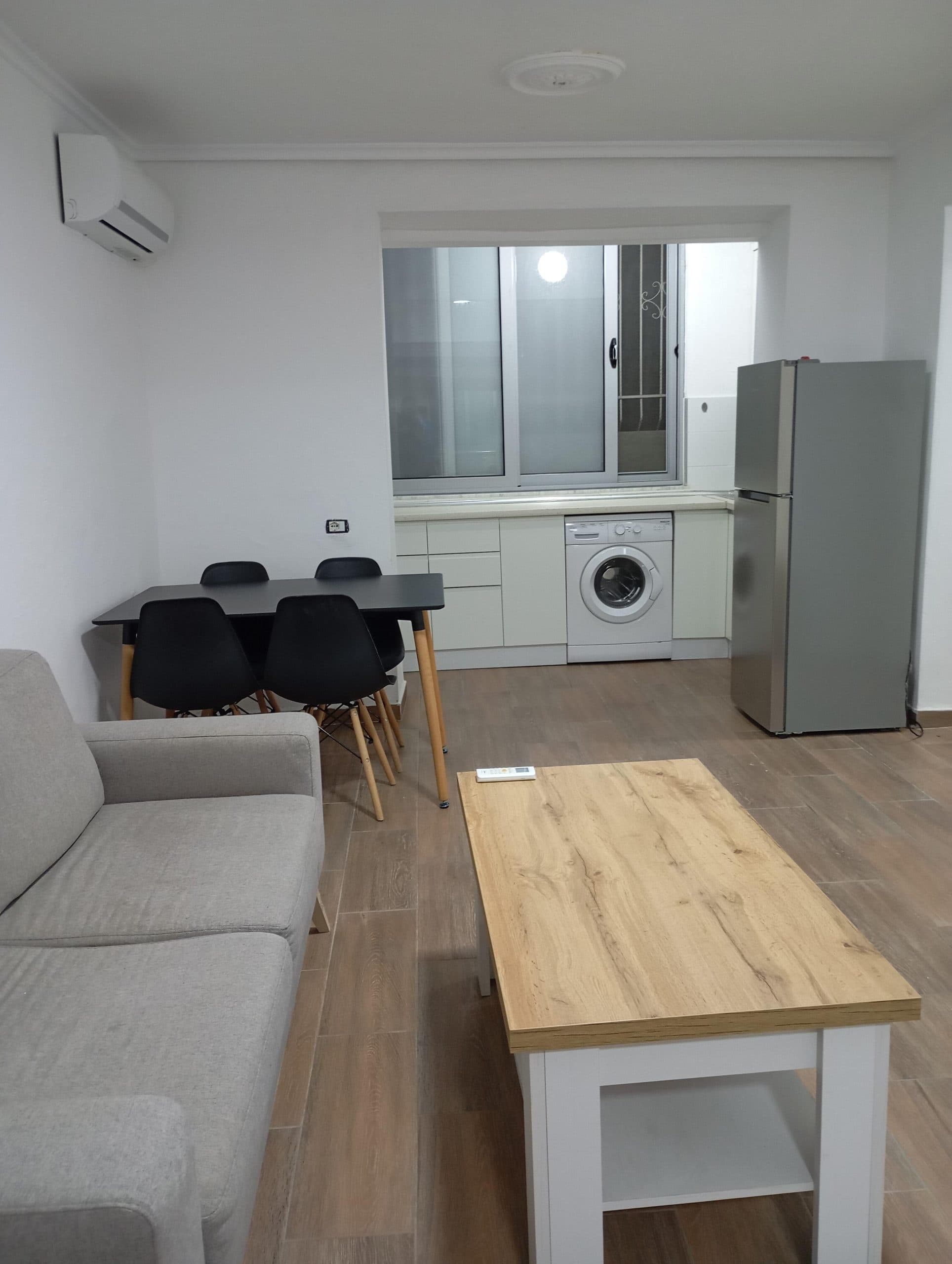 Apartament 1+1 me qera Materniteti i Ri 3