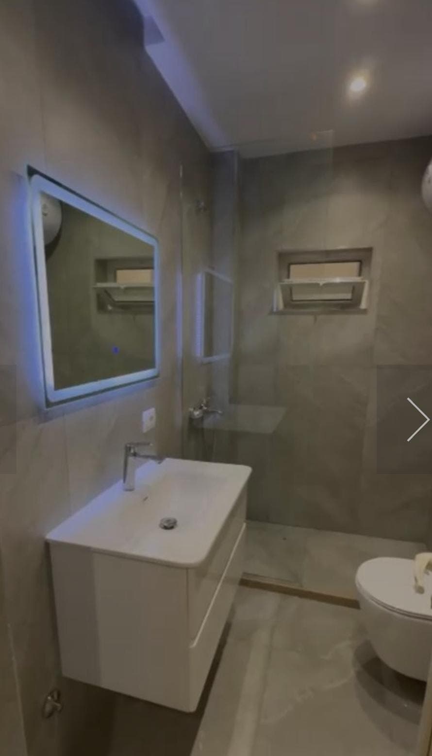 Jepet me qera apartament 2+1 Ne Xhamllik/49,000 leke