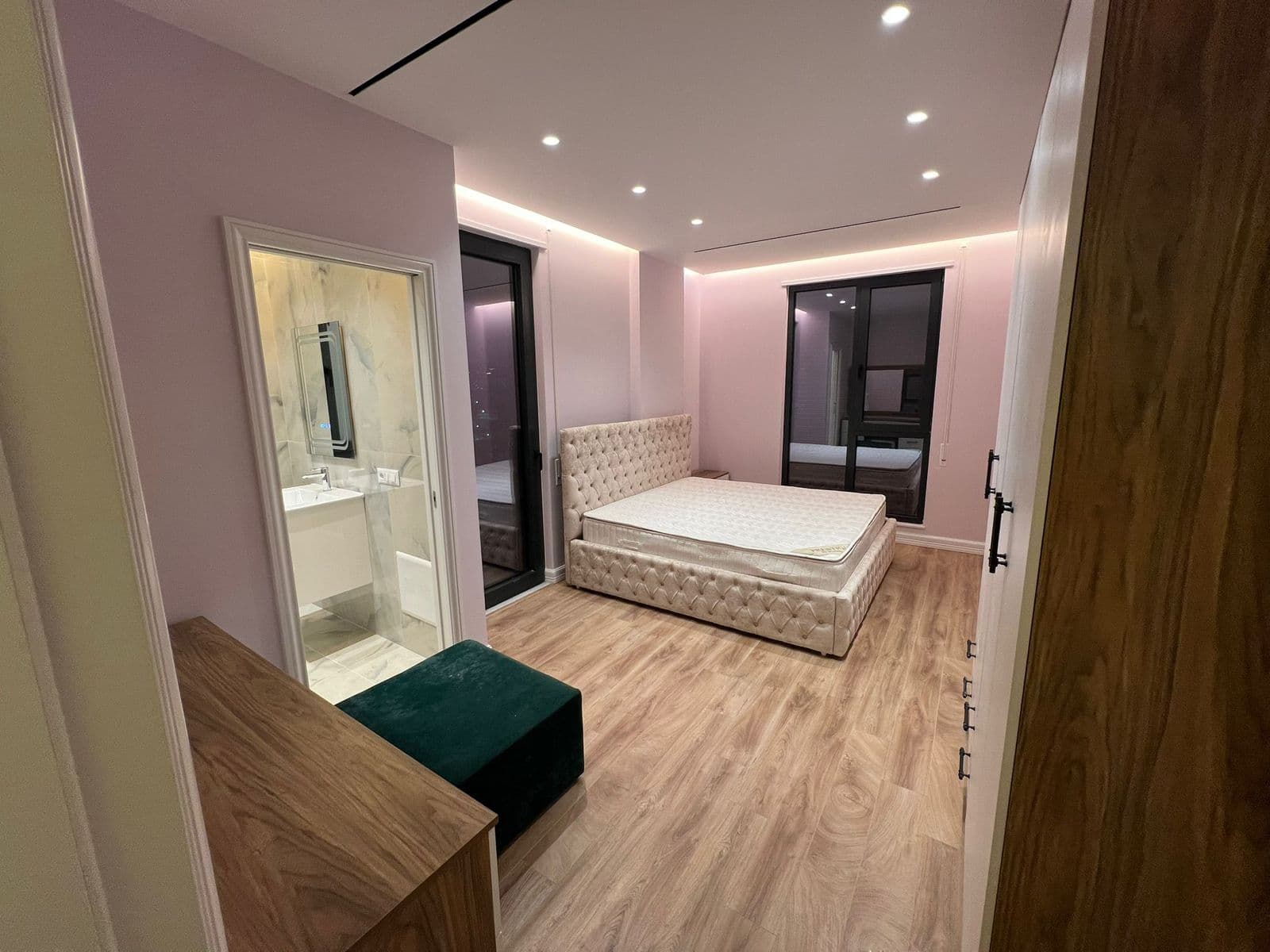 Jepet me qera apartament 3+1+2+2 ne Porcelan 2