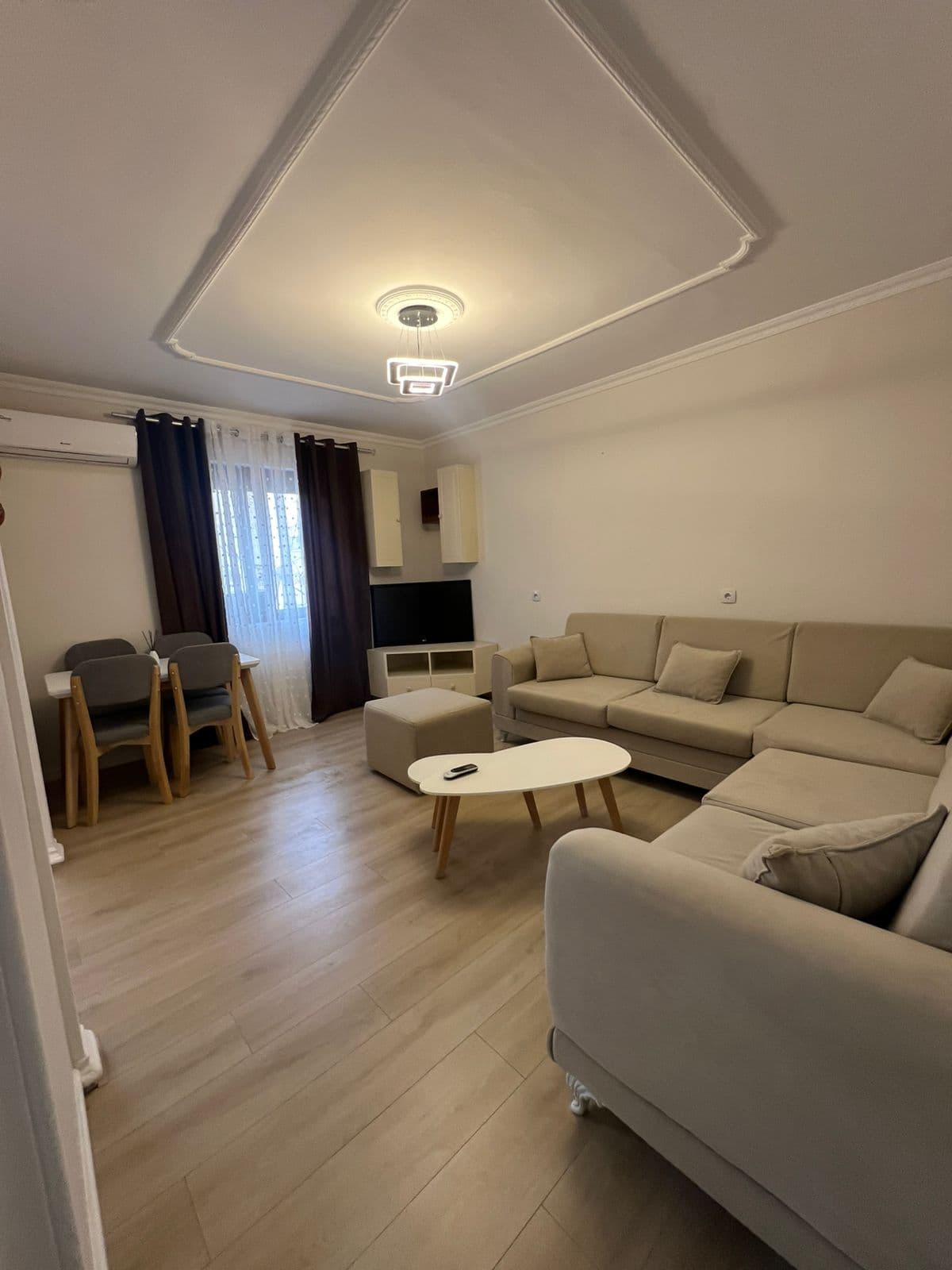 Shitet Apartament 1+1 ne Porcelan (mbas UET)