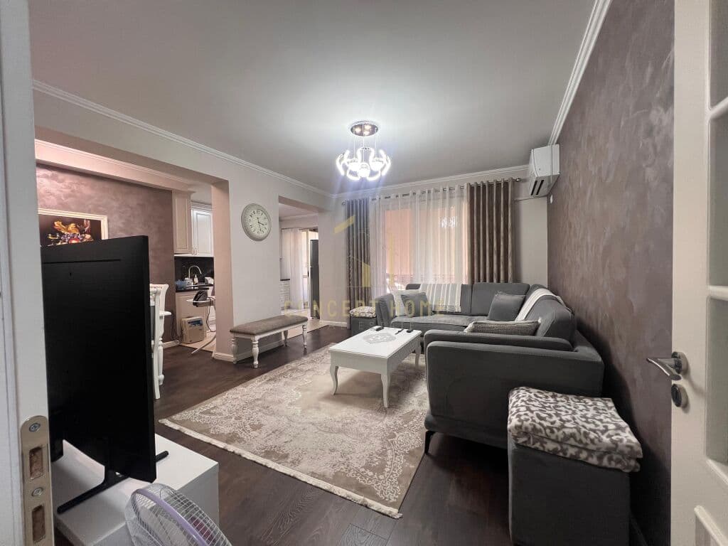 Shitet apartament 2+1 ne Qender / 295,000 Euro - 0682629480