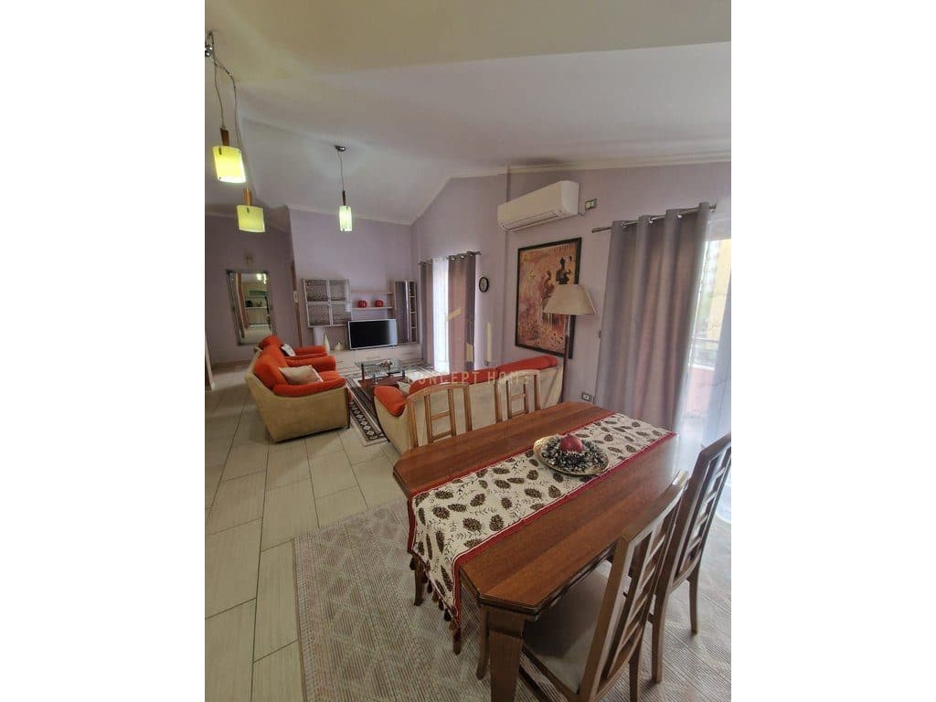 Jepet me qera apartament 3+1+3+P tek Komuna e Parisit, Siperfaqe 144 m2 3