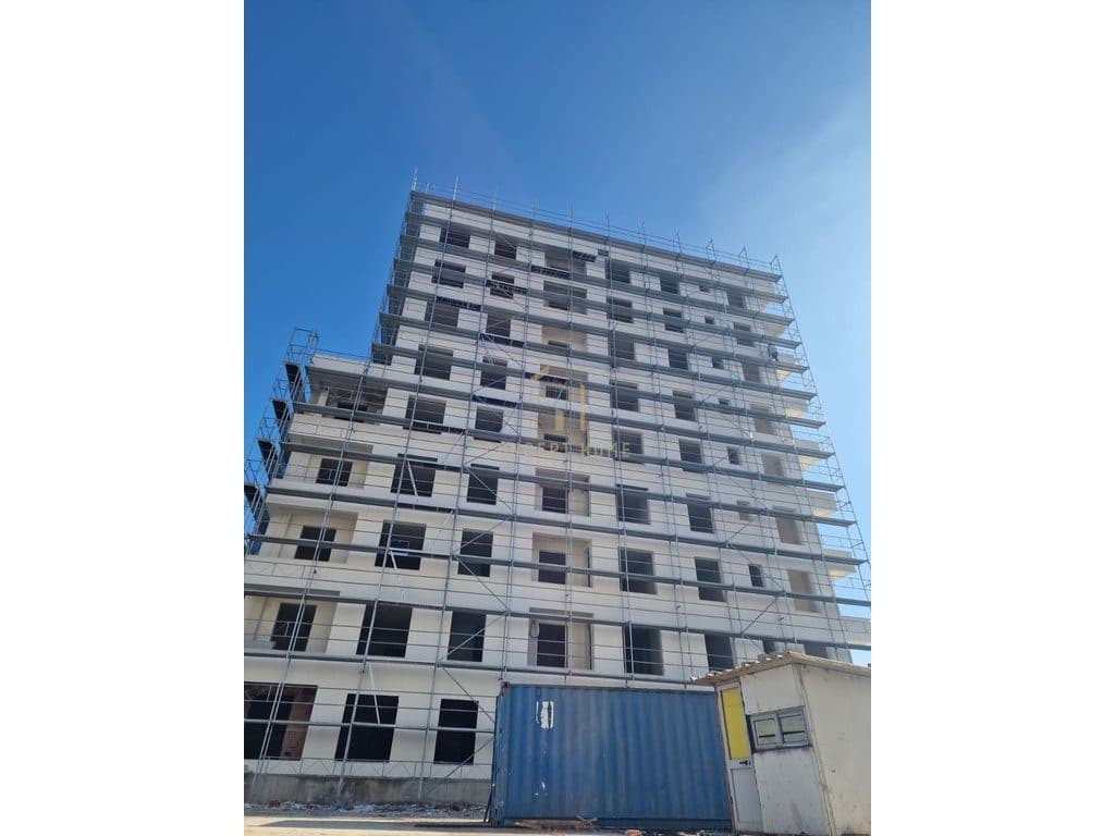 Shitet Apartament 1+1 ne Kamez 3