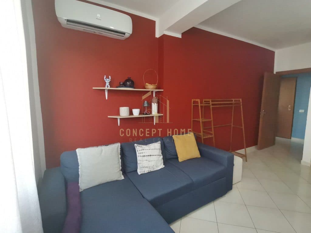 Jepet me qera Apartamet 1+1 Tek Komuna e Parisit/Kristal Center 2
