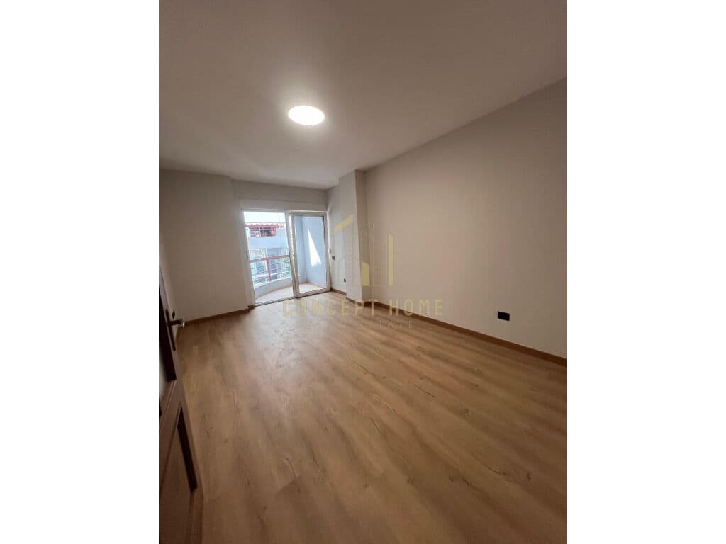 Shitet 3+1+2 Kompleksi Colombo ,Liqeni Thate / 150m2 4