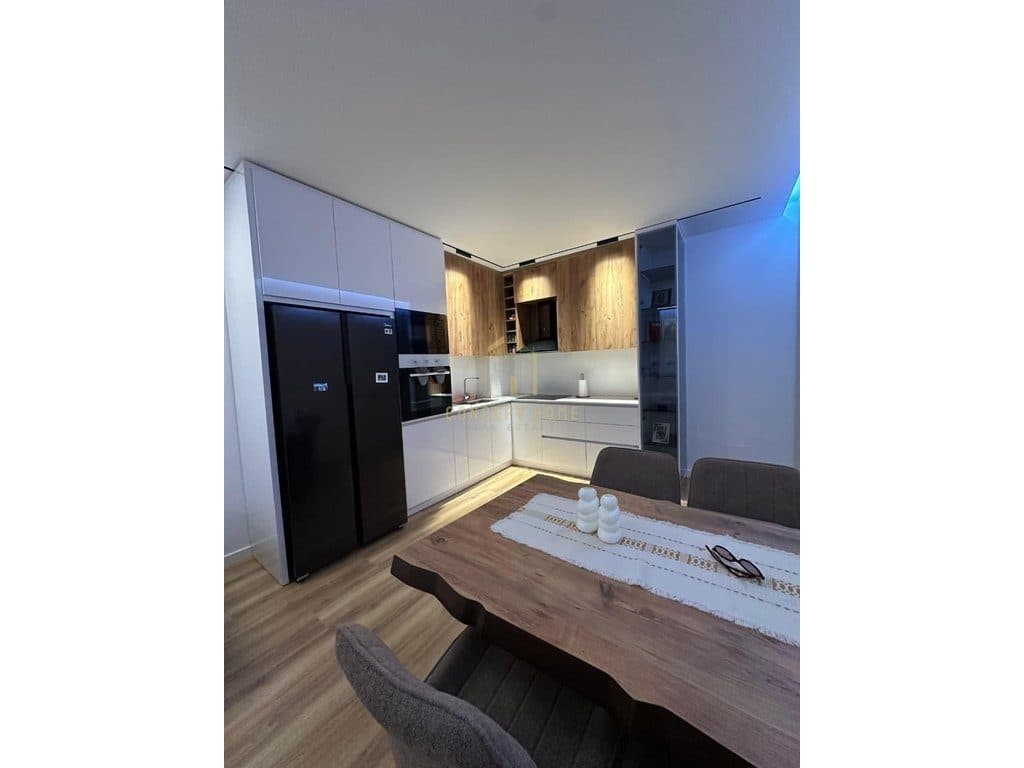 Shitet apartament 2+1 tek Kompleksi Univers City 2