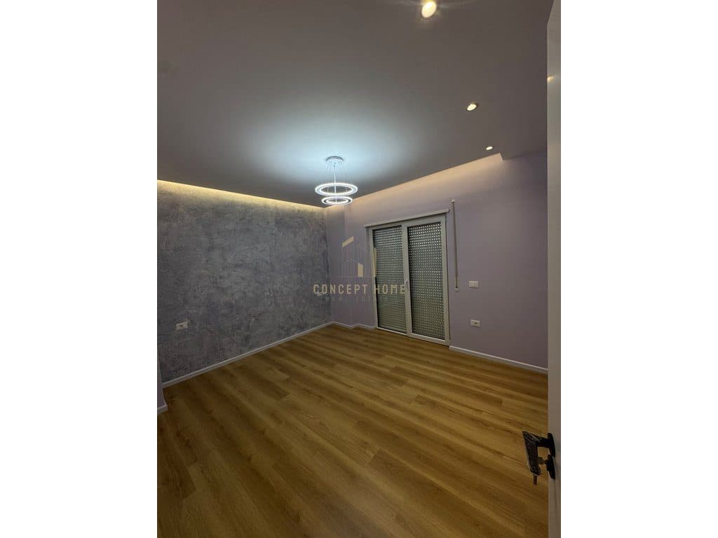 Shitet Apartament 1+1 ne Kamez 3