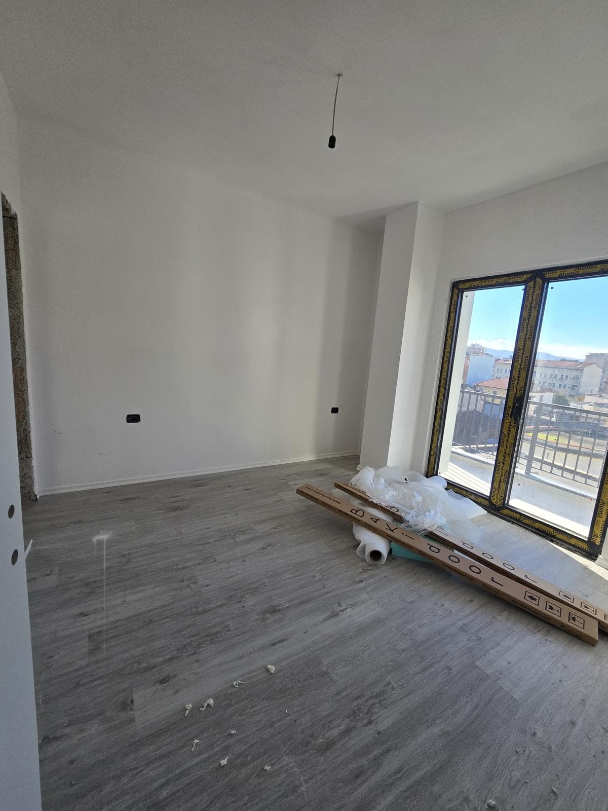 Jepet me qera apartament 2+1 ne Qender 4