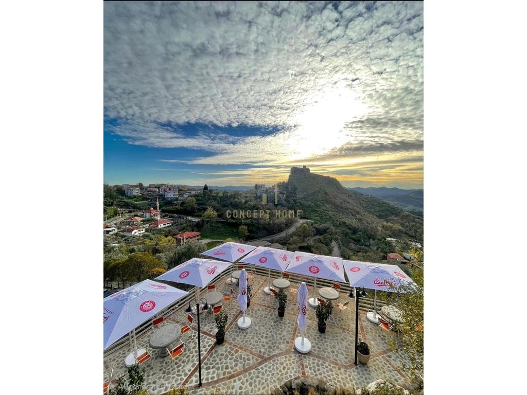 Bar / Restorant To Rent në Petrelë, Tiranë - 3000€ | Sipërfaqe në m² 600 2