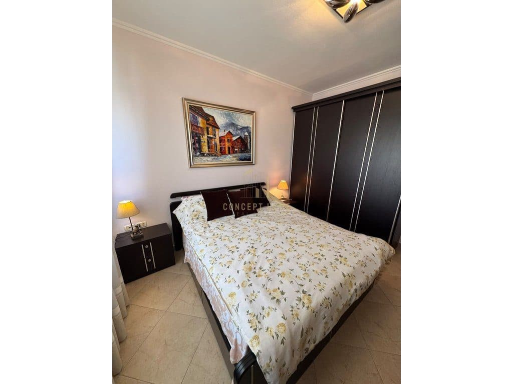 Jepet me qera apartament 3+1 tek Komuna e Parisit 3