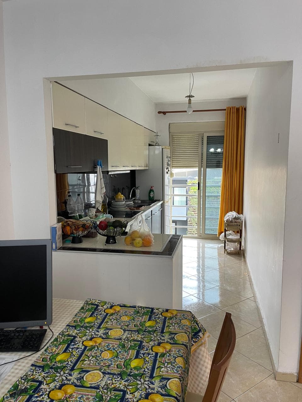 Jepet me qera apartament 2+1 tek Komuna e Parisit 4