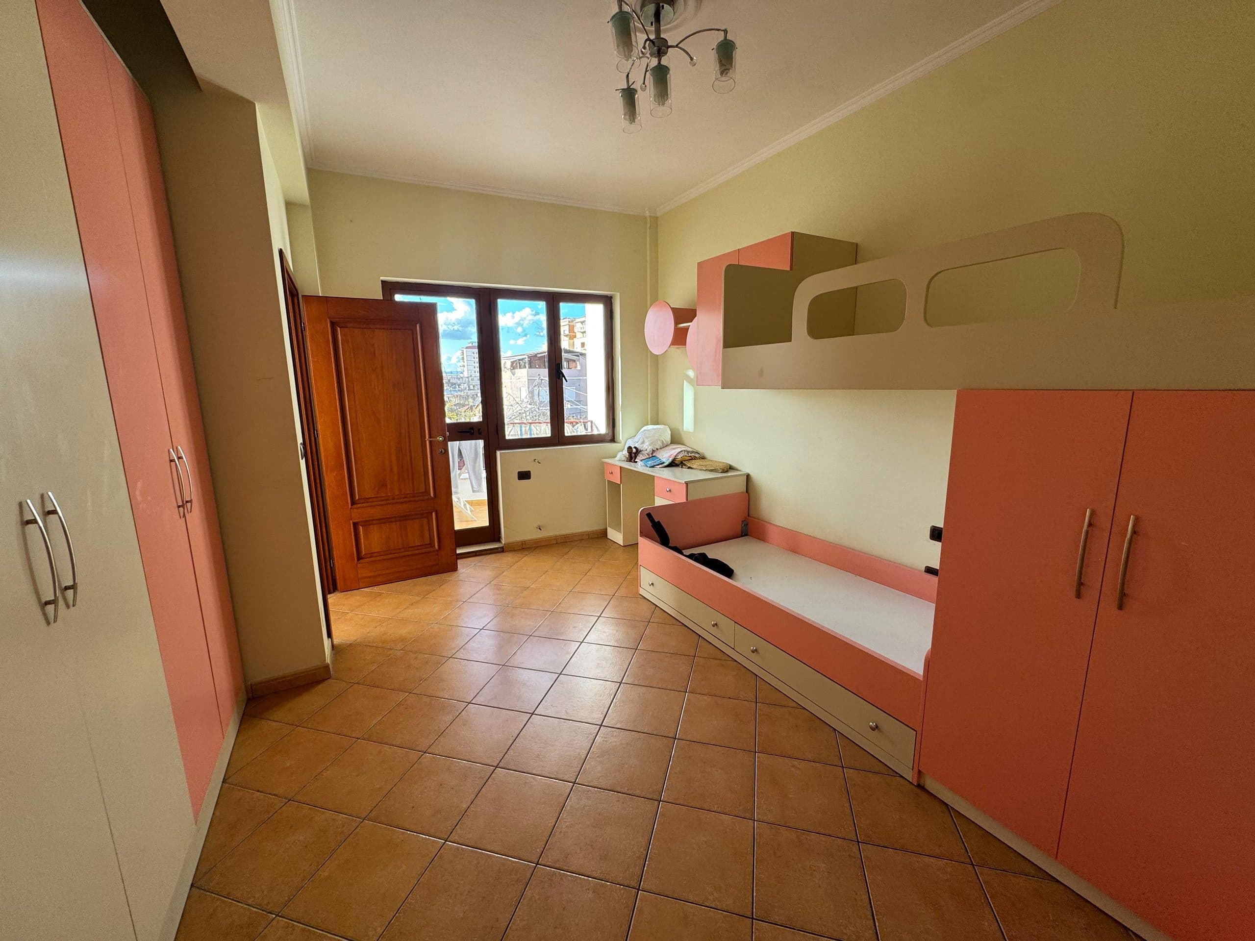Ndërtesë 3 kate Për Qira në Don Bosko, Tiranë - 2500€ | 260 m² 2