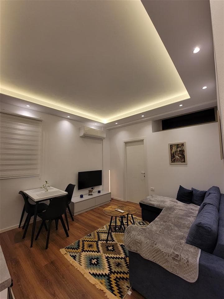 Jepet me qera Apartament 1+1 Tek Rruga e Durresit