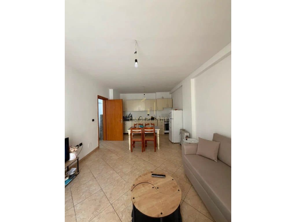 Jepet me qera apartament 1+1 ne Kombinat 3