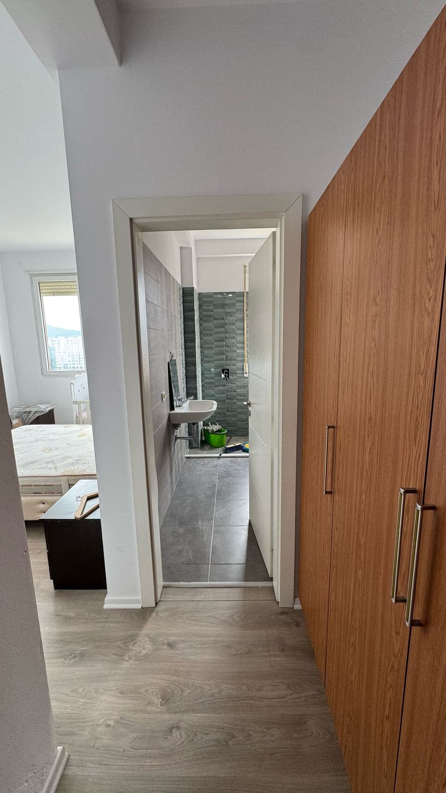 Jepet me qera apartament 3+1+2 tek Ish Fusha e Aviacionit 2