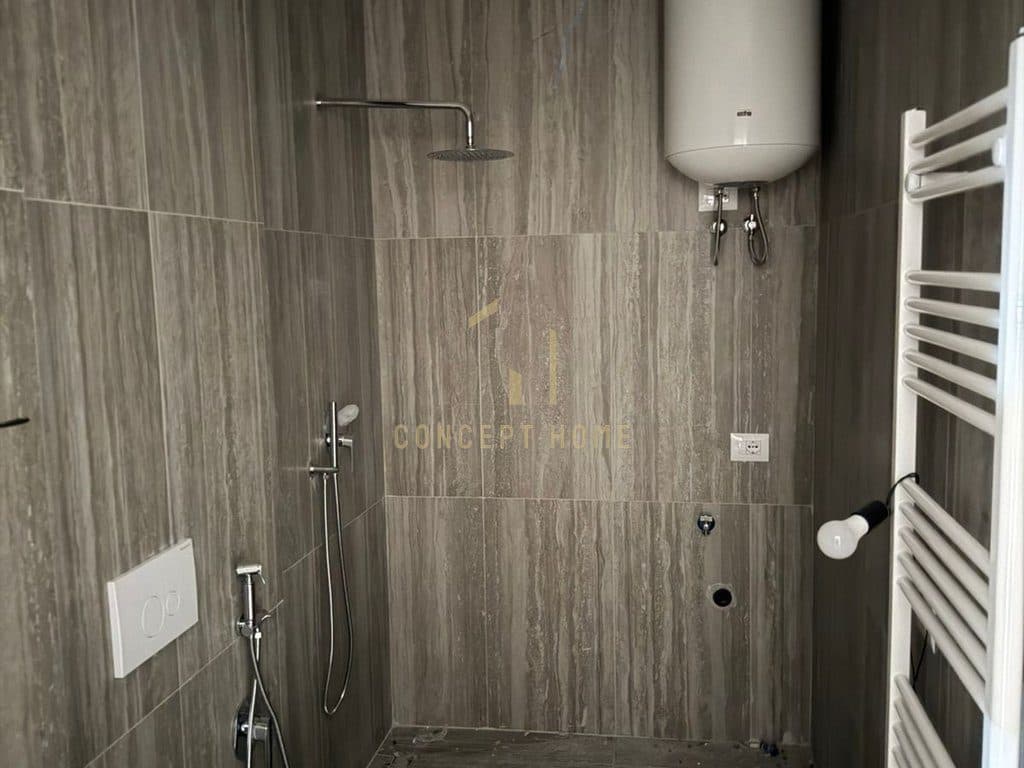 Zyrë 1+1 Me Qira në Qender, Rruga e Kavajës, Tiranë - 700€ | 1+1 1