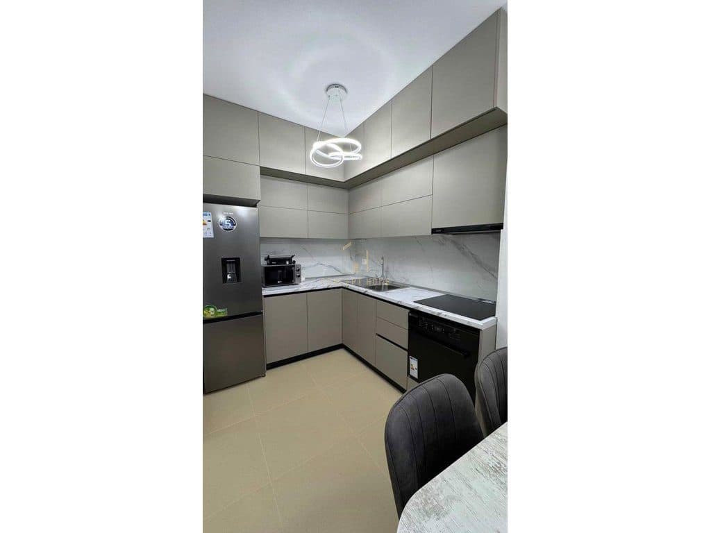Jepet me qera apartament 2+1 tek Ish-Parkut të Autobusëve 3