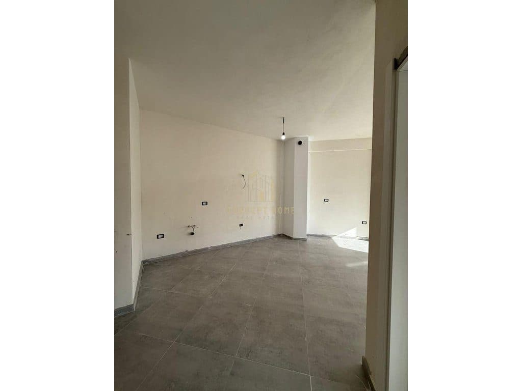 Shitet apartament 2+1+2+1 Liqeni i Thate !!! Met Invest 3