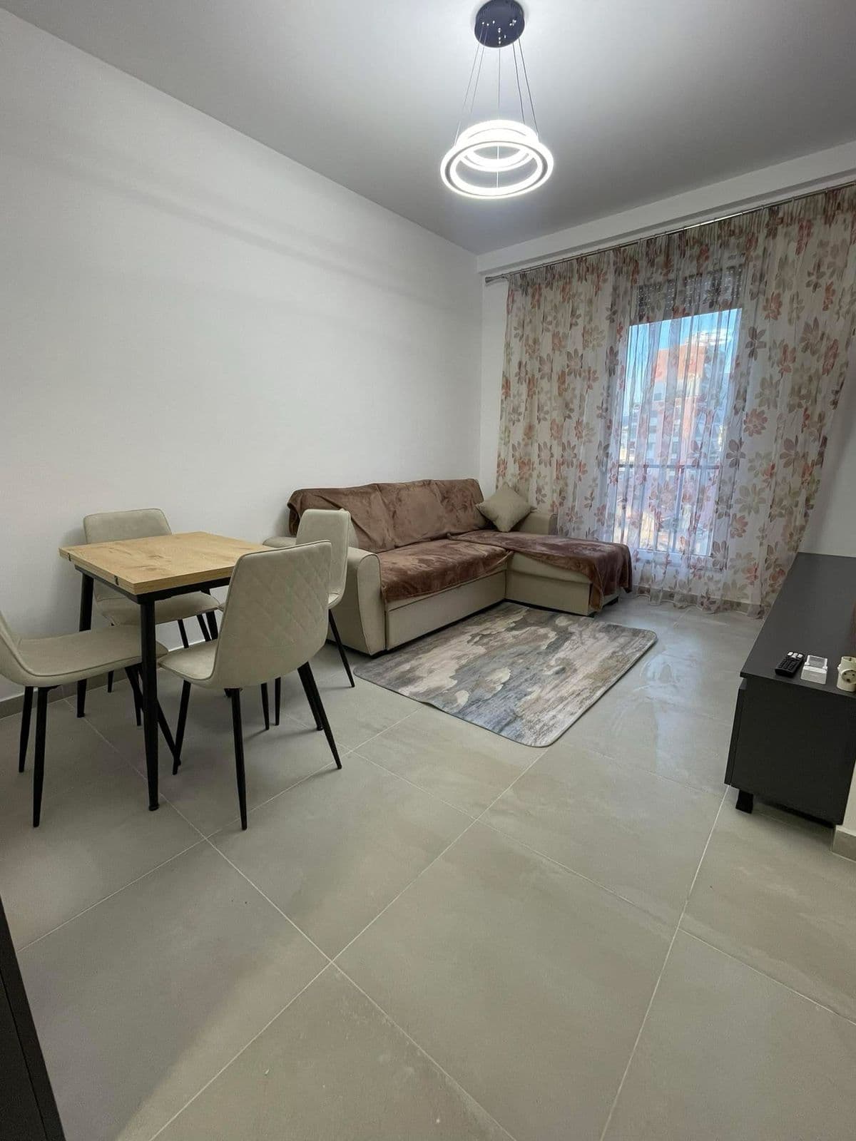 Jepet me qera apartament 1+1 Te Pazari Ri 3