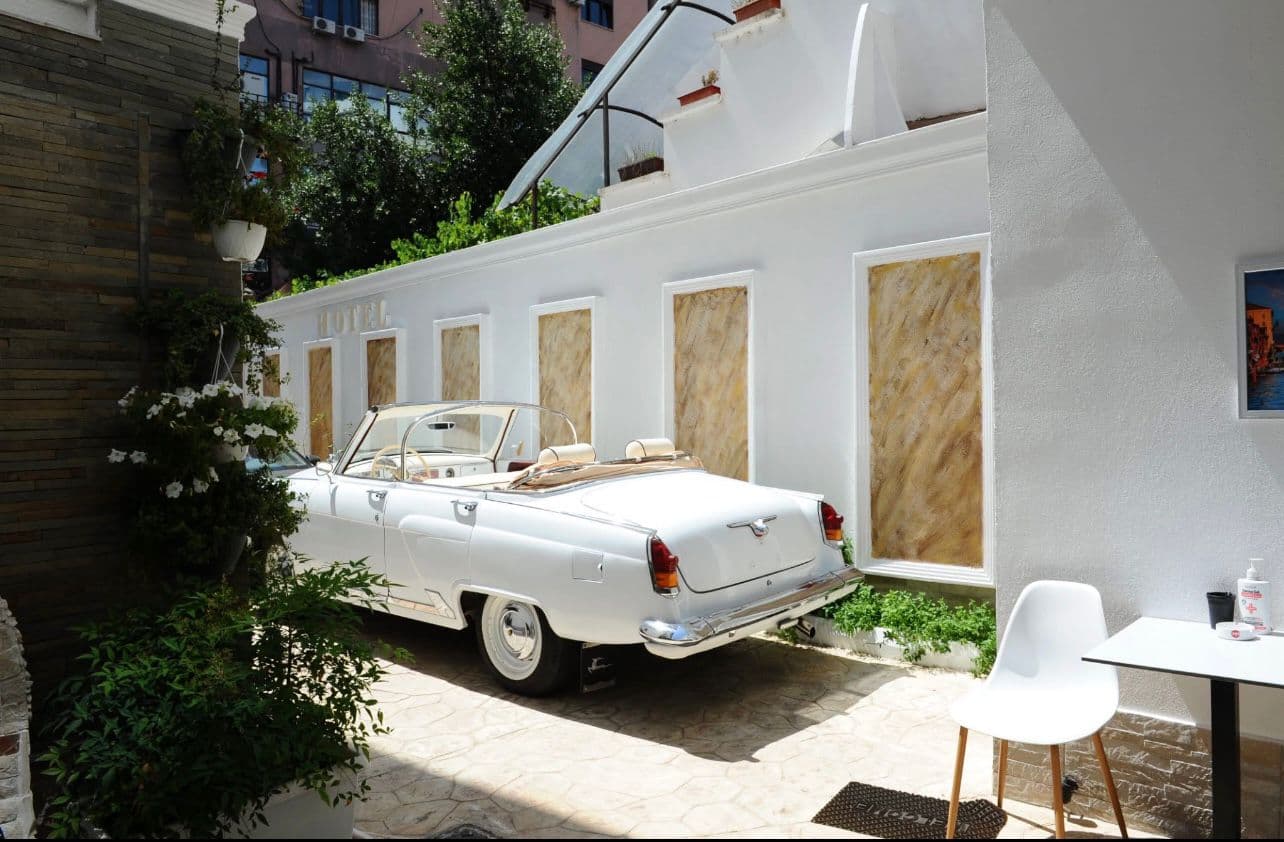 Shitet Hotel ne qender te Tiranes 3