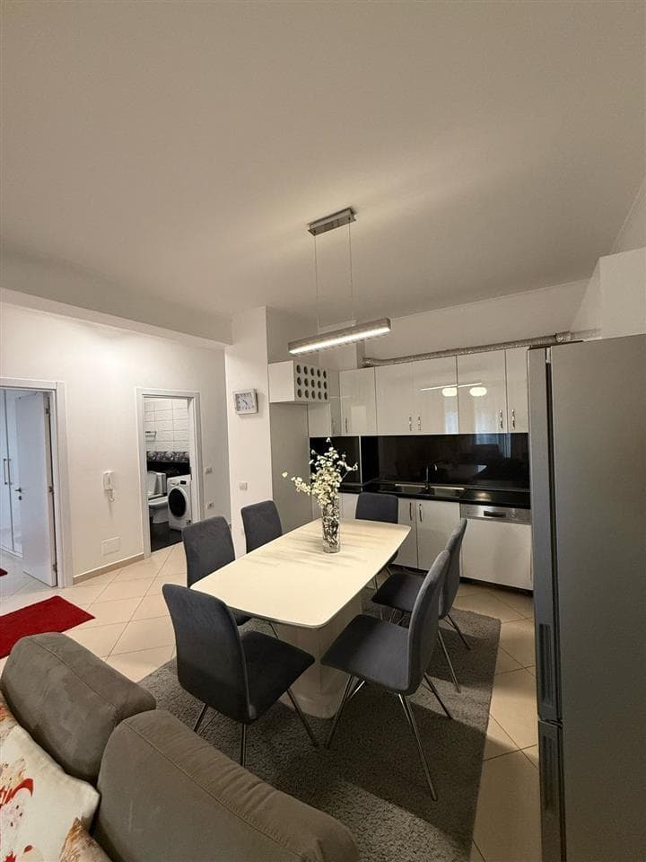Jepet me qera apartament 2+1 Ne Yzberisht(Golden Park) 2