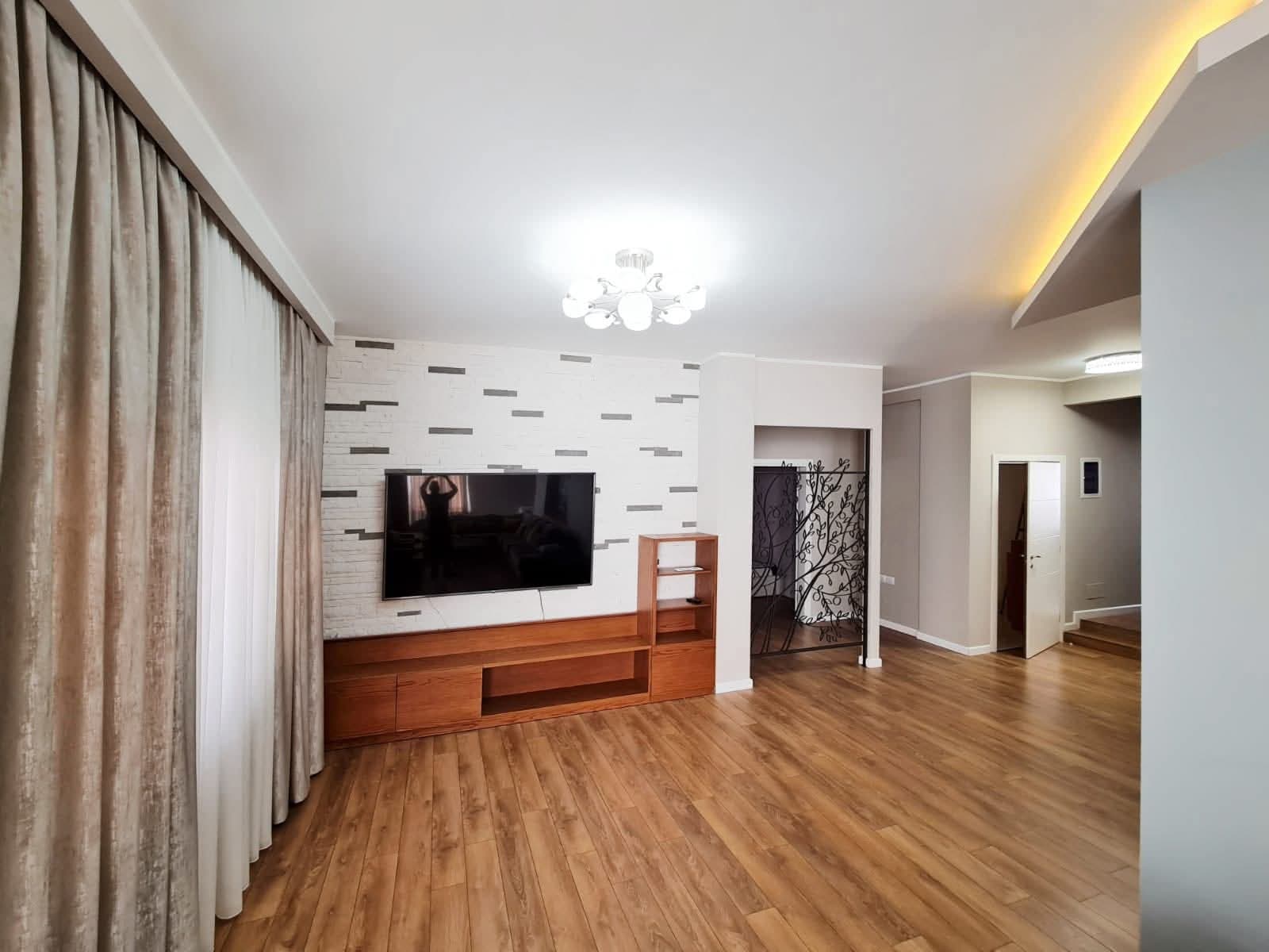 Jepet me qera Apartament luksoz tek Komuna e Parisit 3