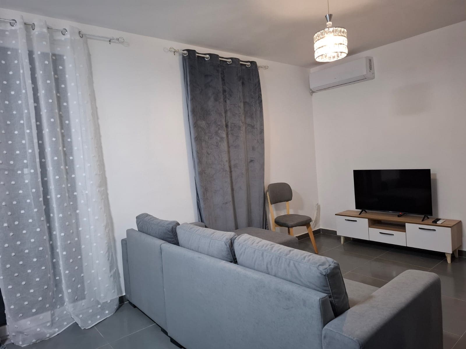 Jepet me qera apartament 3+1 tek Rruga 5 Maji 3