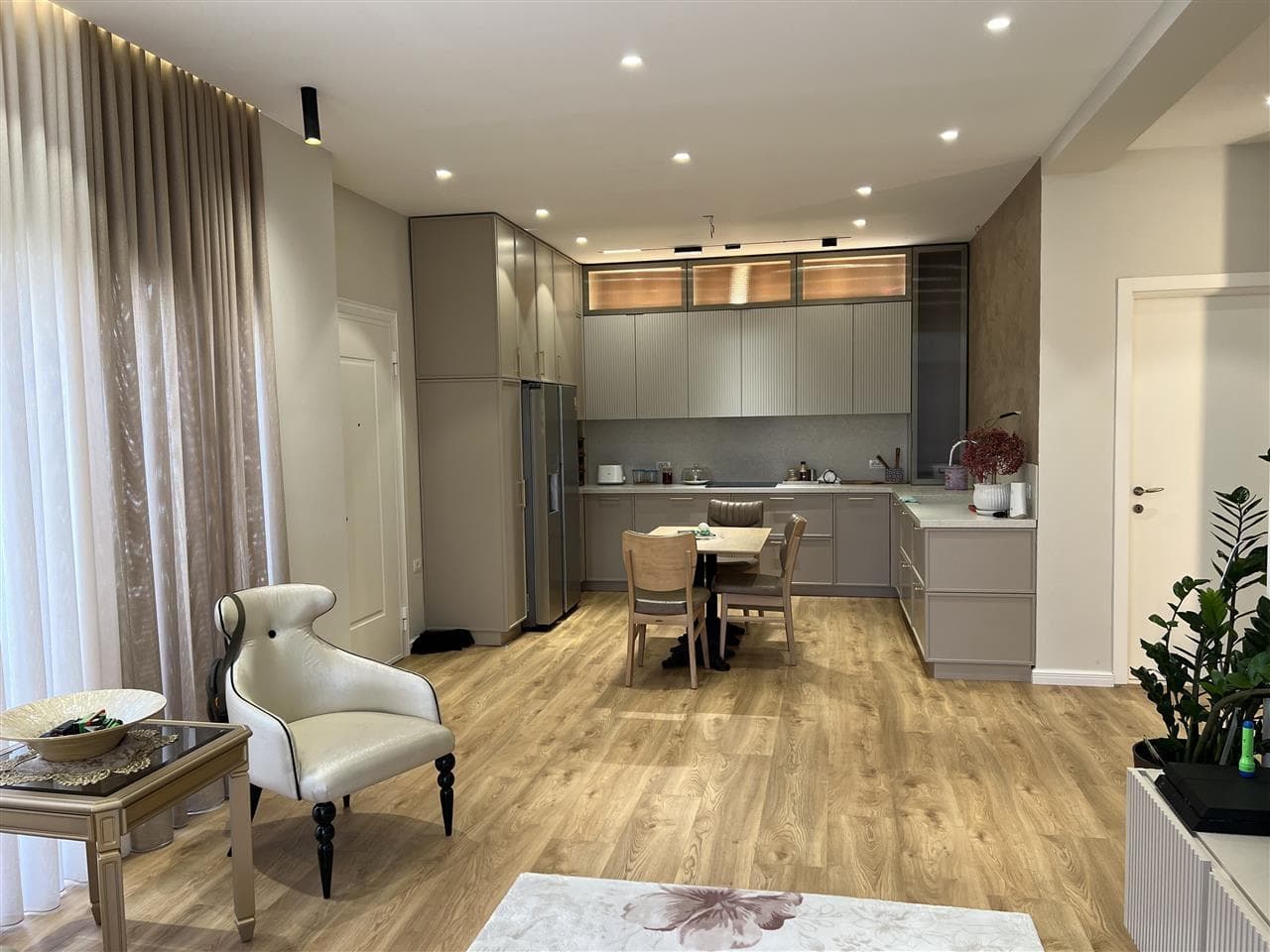 Shitet Apartament 3+1+2 Tek Kodra e Diellit