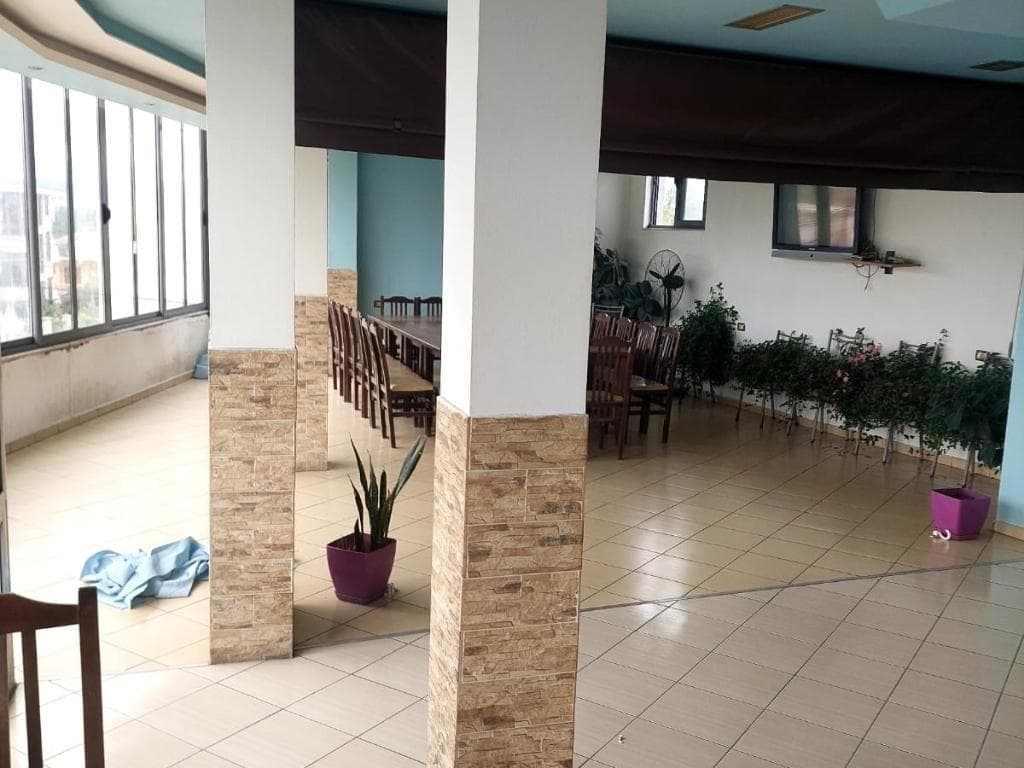Jepet me qera ambient bisnesi per zyre ne Qyteti Studenti tek Vilat 2