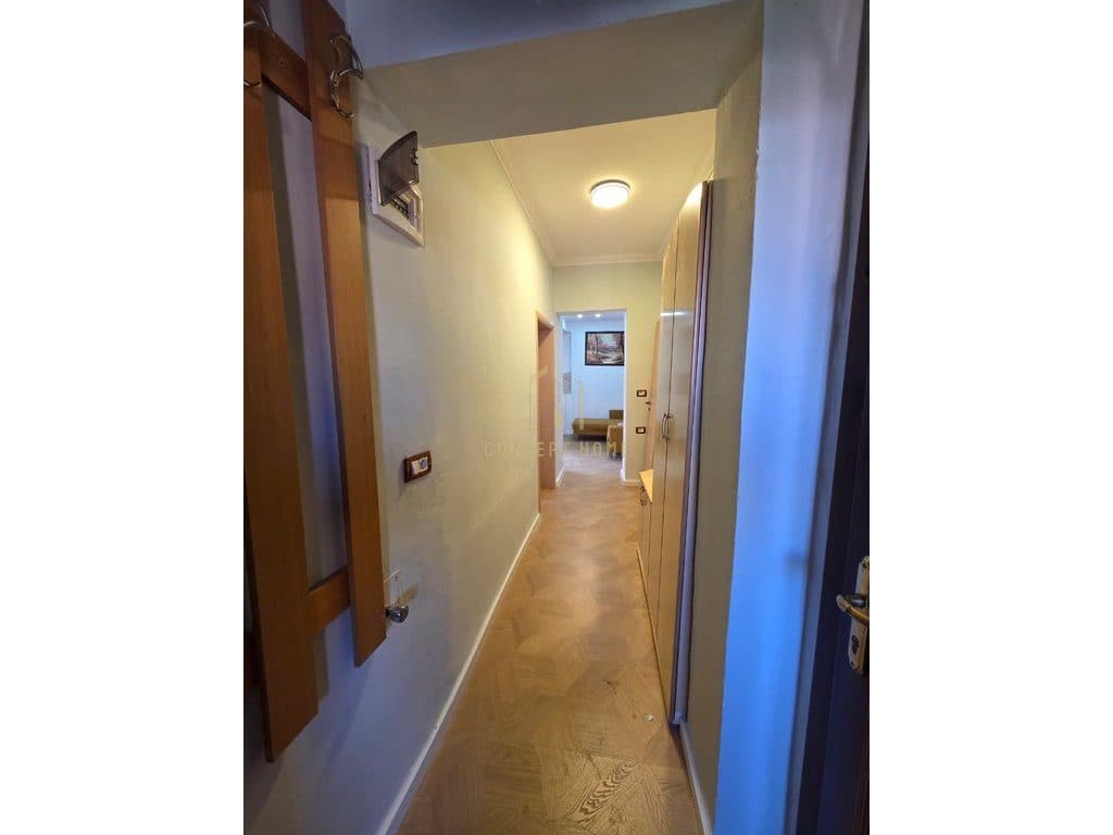 Shitet apartament 2+1 tek