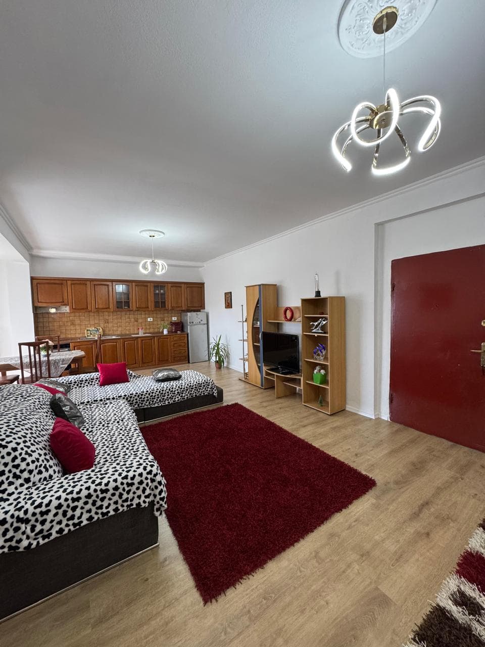 Shitet apartament 2+1 ne 5 Maj
