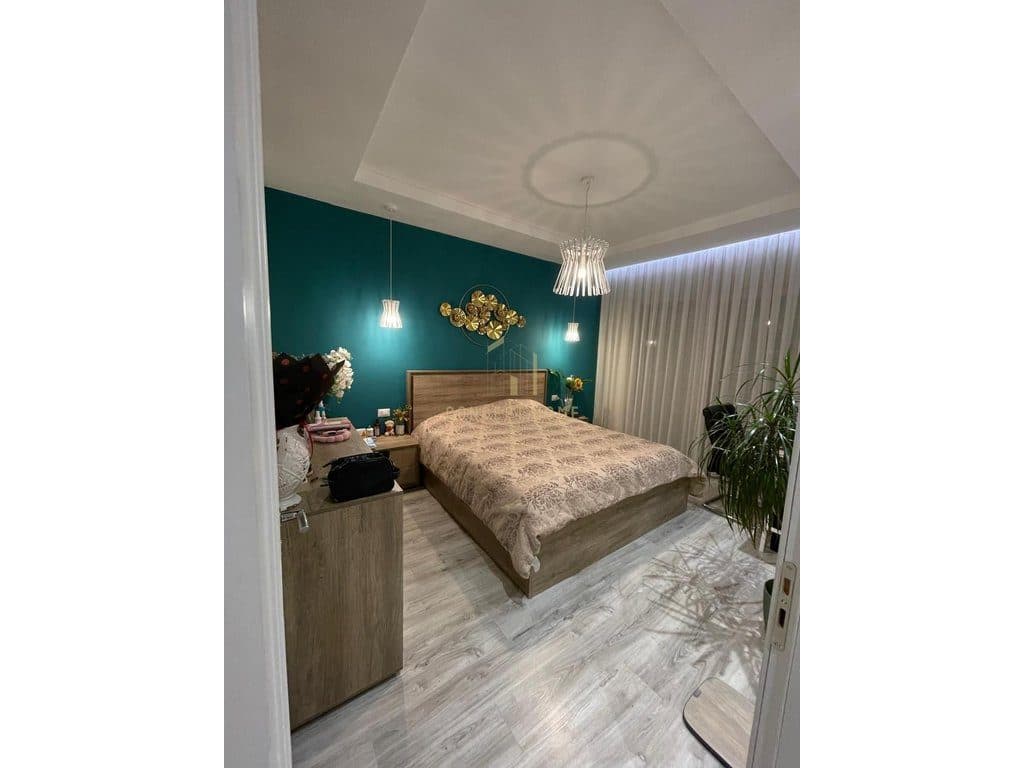 Shitet apartament 3+1+2 ne Kinostudio