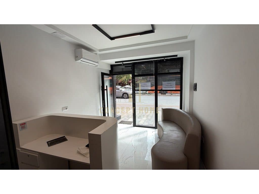 Zyrë Me Qira në Rruga e Dibrës, Tiranë - 500€ | 30 m² 1