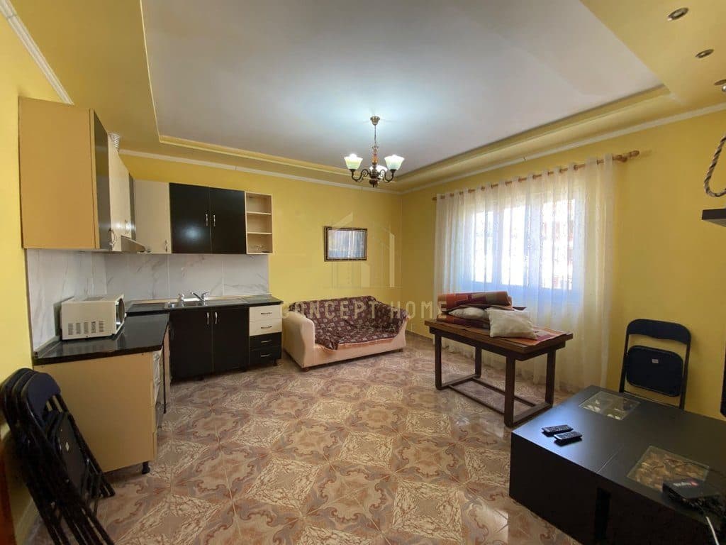 Jepet me qera shtepi private 2+1 tek Bulevardi i Ri