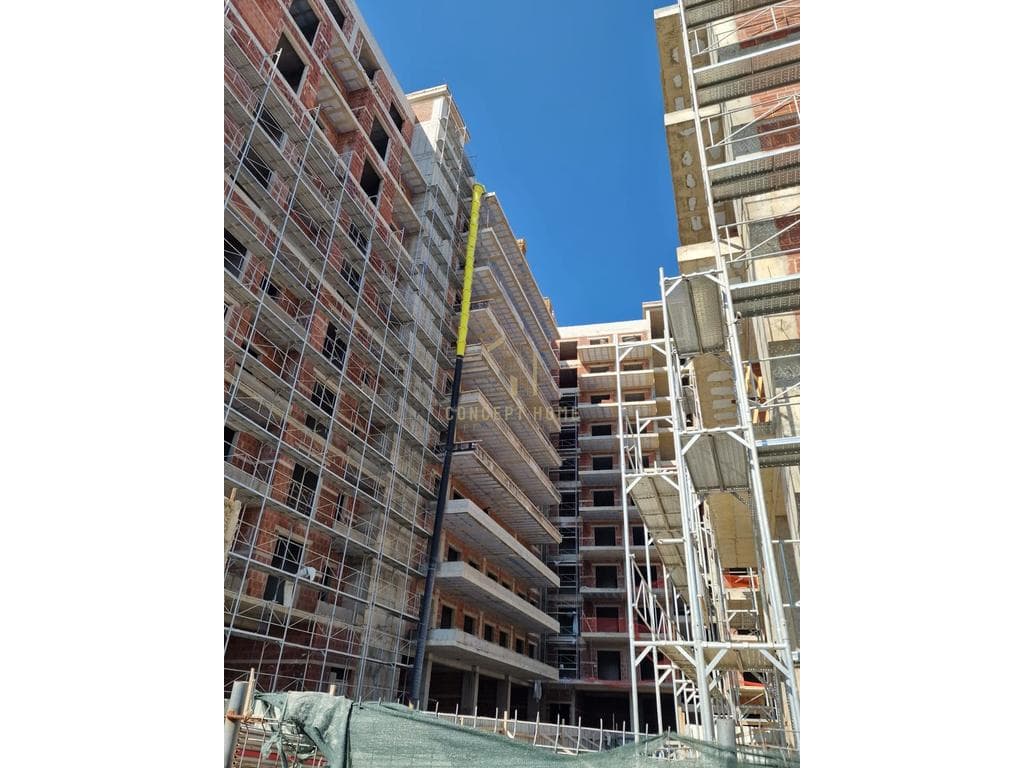 Shitet Apartament 3+1 tek Ish Fusha E Aviacionit 3