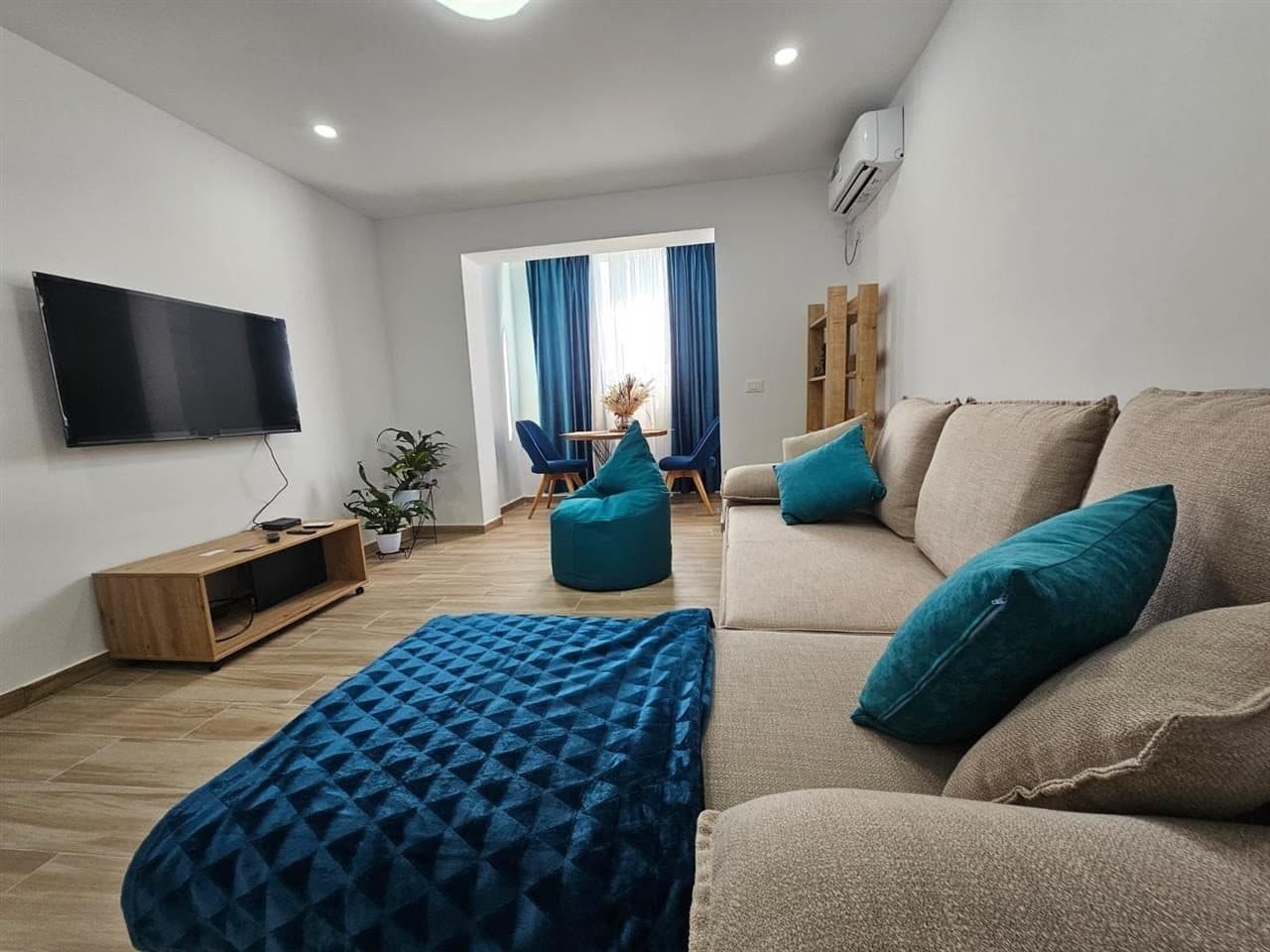 Jepet me qera apartament 1+1 tek Rruga Kongresi i Manastirit / 530 Euro(i diskutueshem)