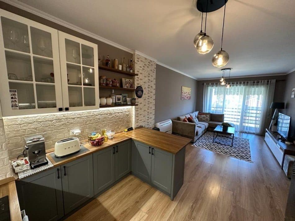 Shitet Apartament 2+1 Ne Laprake 4