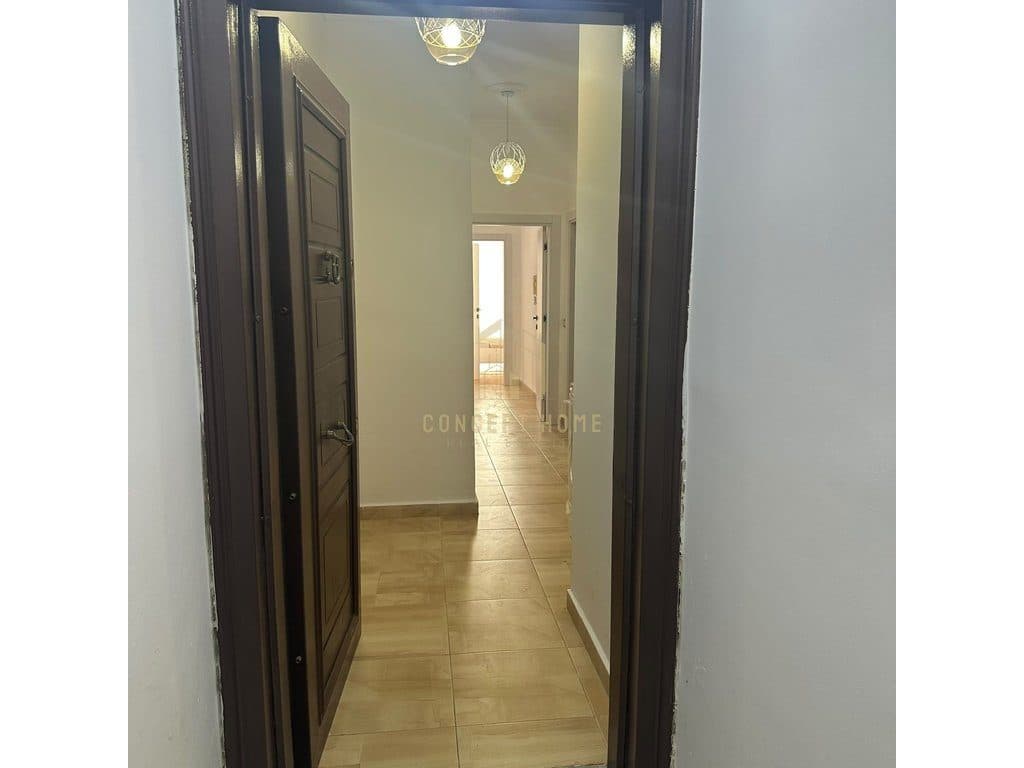 Jepet me qera Apartament 3+1+2 ne Xhamllik 2