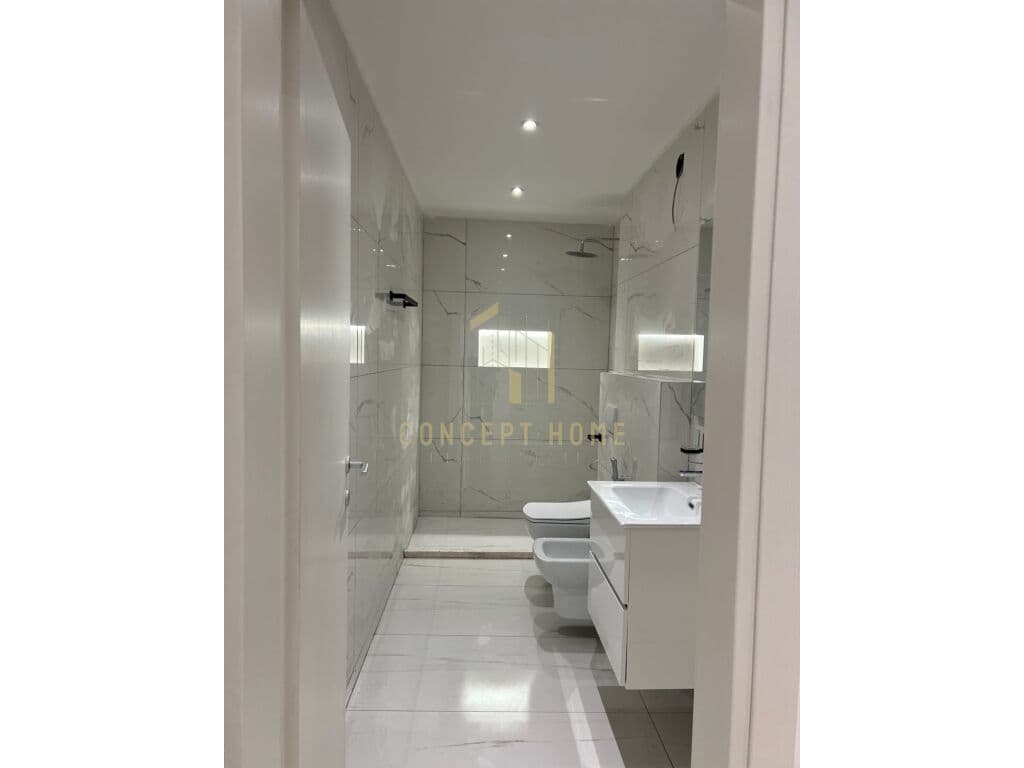 Jepet me qera ambjent biznesi /2300 euro 2