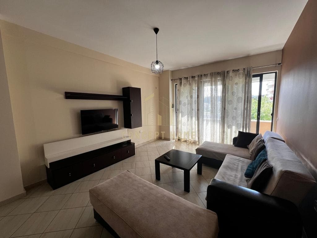 Jepet me qera Apartamenti 2+1+2 ne Astir 2