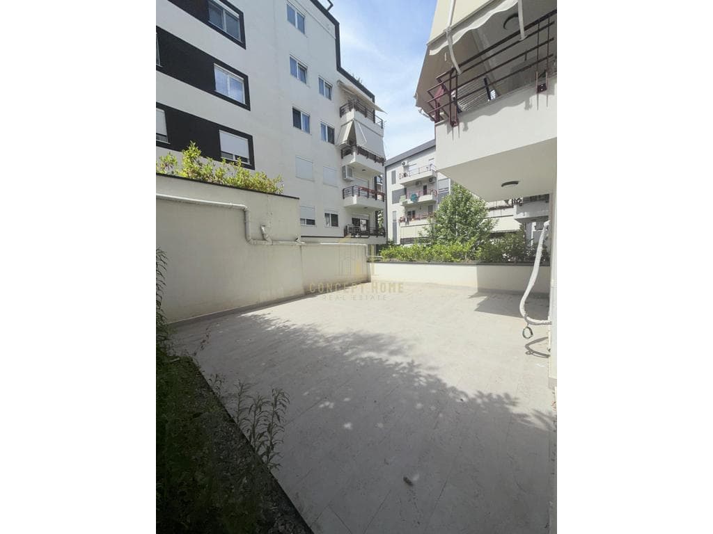 Shitet apartament 2+1+2 tek 4