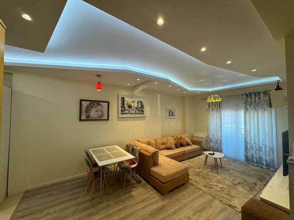 Shitet apartament 1+1 tek Komuna e Parisit
