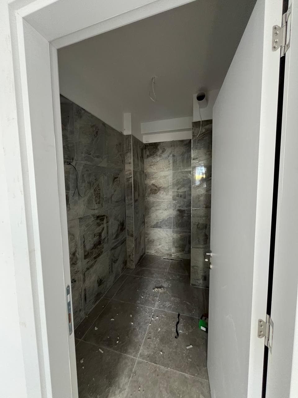 Shitet apartament 2+1+2 tek Univers City 4