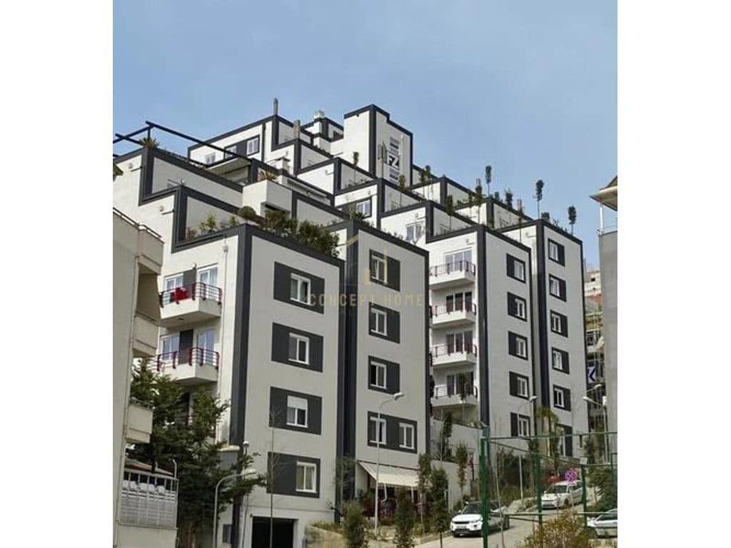 Shitet apartament 3+1+2 tek Kompleksi FZ Liqeni i Thate