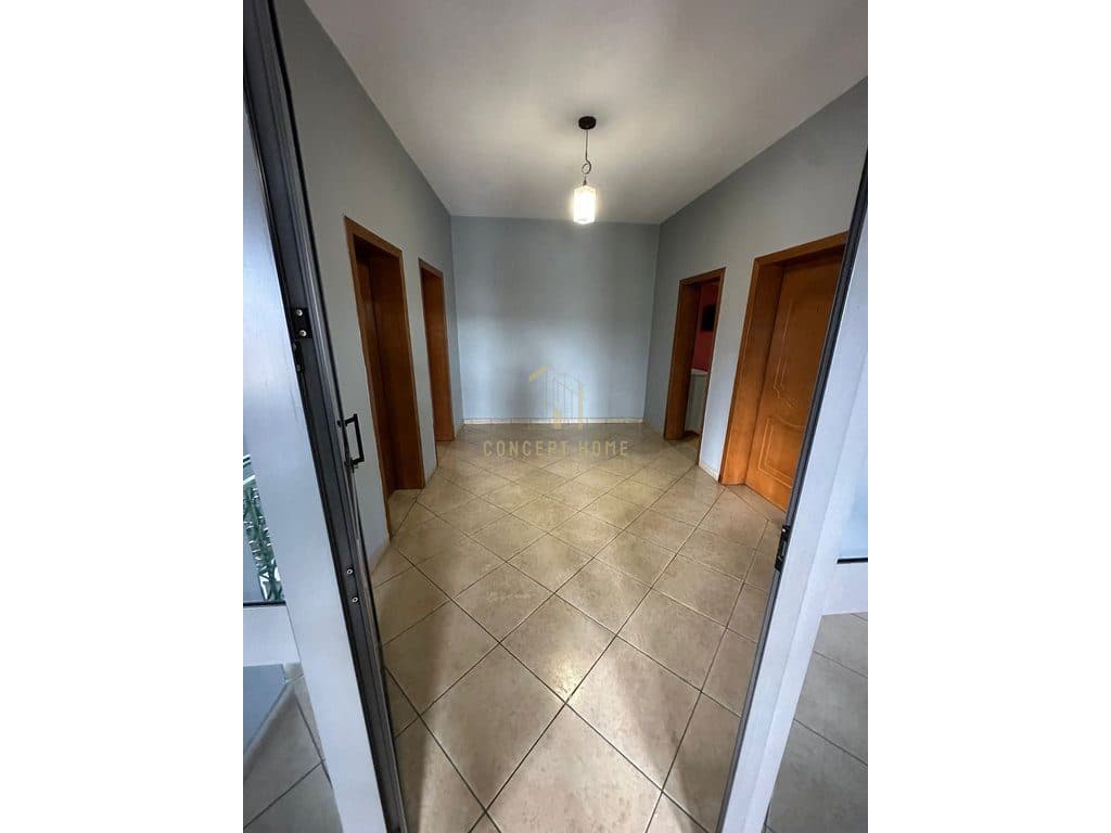 Shitet ndërtesë 3-katëshe "Motel" + Toke ne Vaqarr ( Buze rruges Kryesore ) , Tiranë - 850.000€ | 1159 m² 3